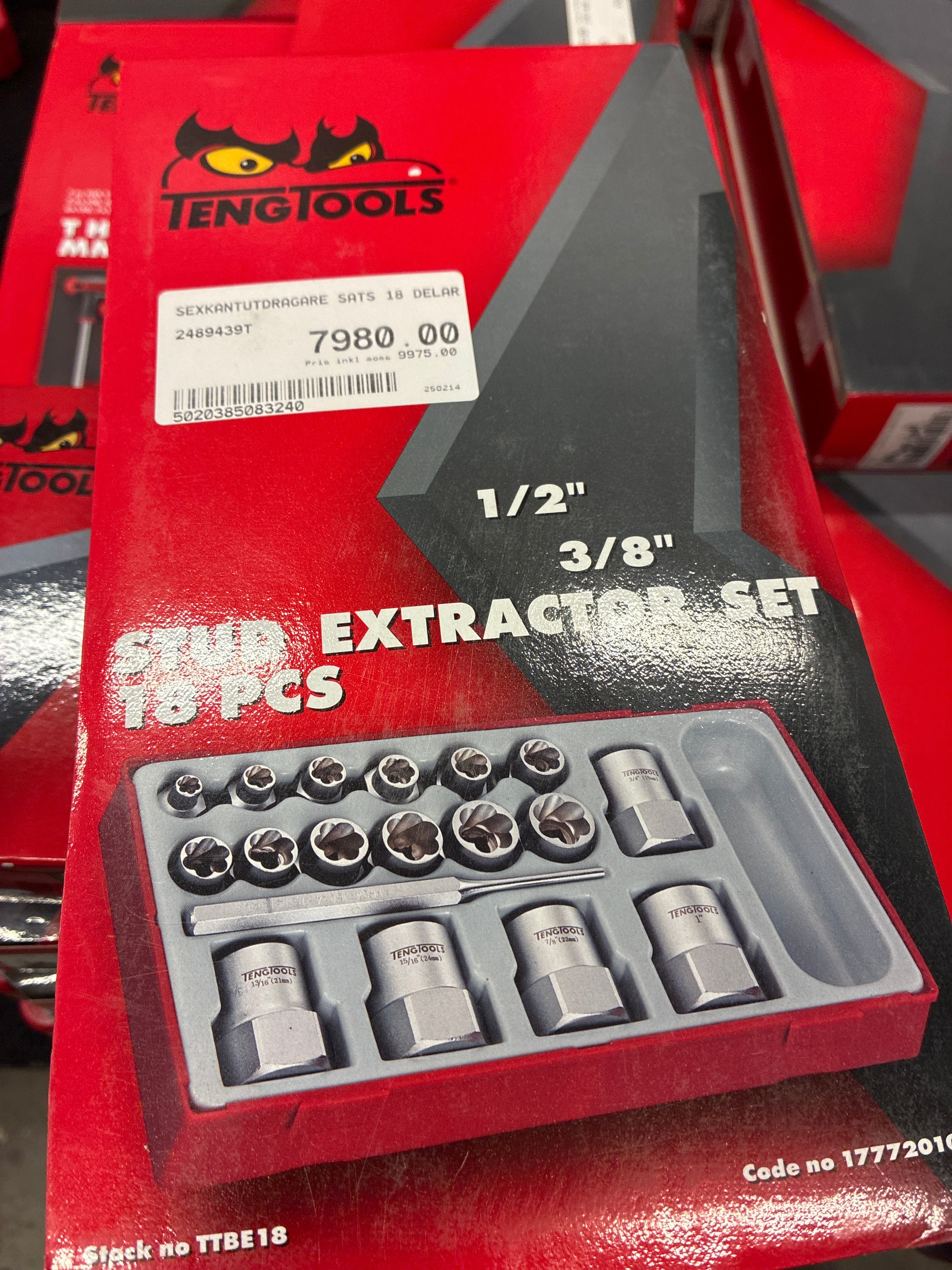 Teng Tools stud extractor-set med 18 delar, och det verkar ha både 1/2-tums och 3/8-tums fästen.